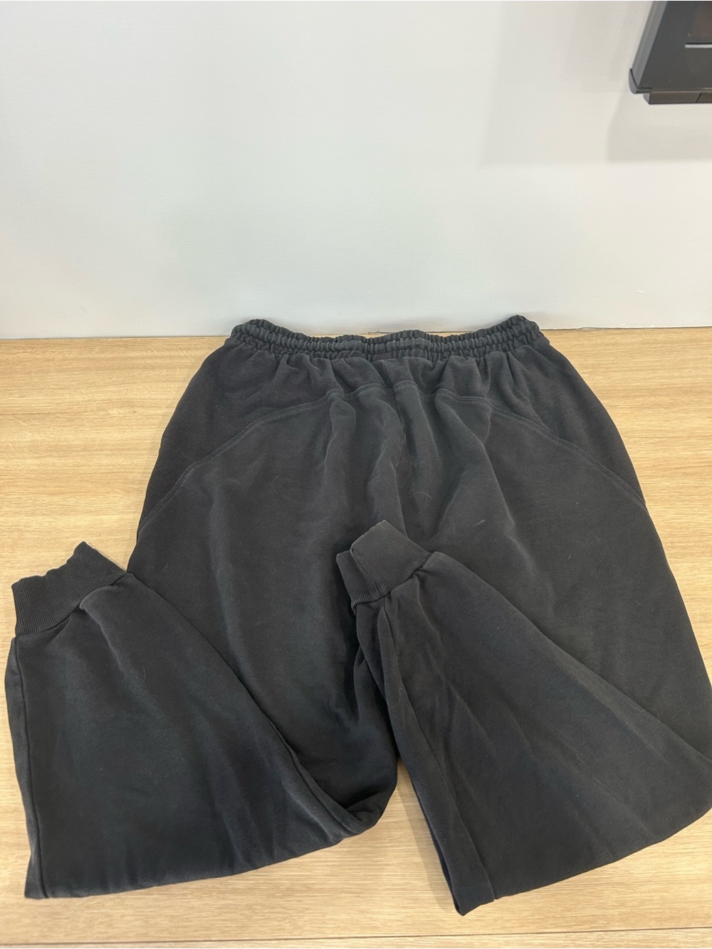 Gymshark Black Men's Jogger Sweatpants - Picture 2 of 3